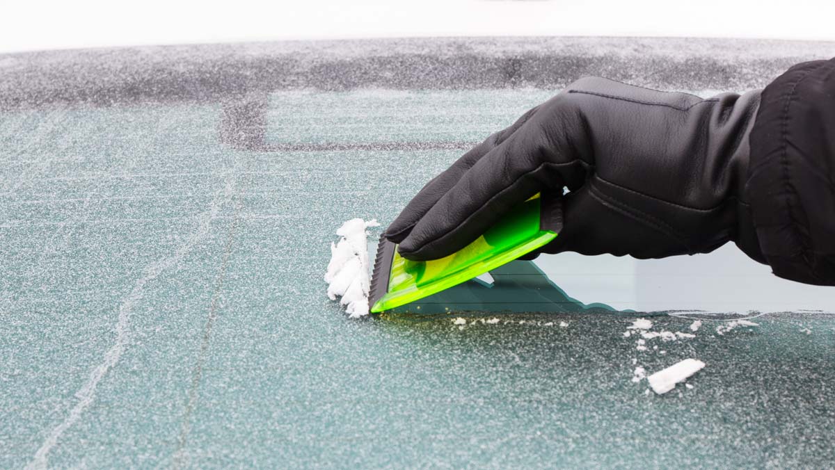 Eiskalt erwischt – greensystems präsentiert praktische Lifehacks für eisfreie Autoscheiben